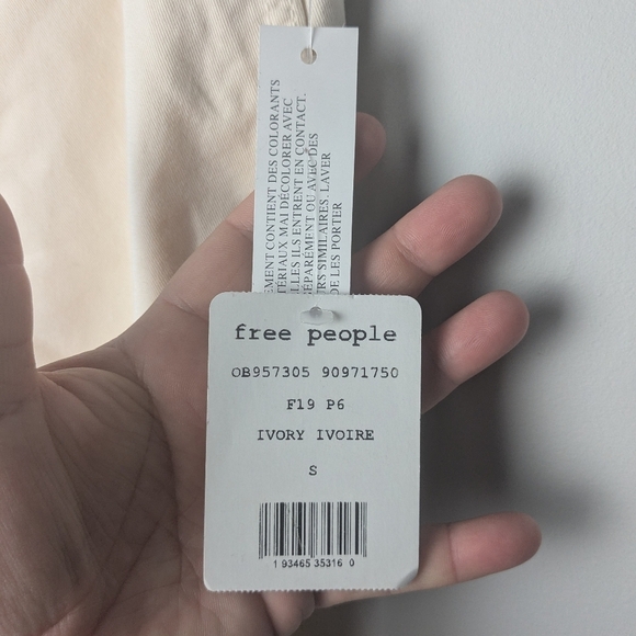 NWT FREE PEOPLE Capri Cadet Pull On Pant Size S 100% Cotton Color Ivory Relaxed - Picture 5 of 15